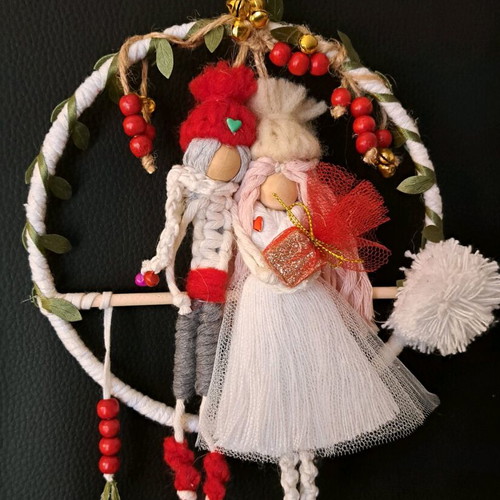 Macrame couple new with gift, 17cm diameter