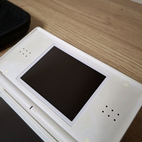 Nintendo DS Lite White like new with case and charger