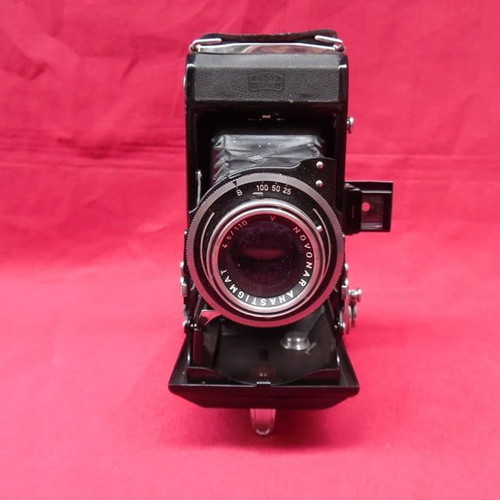 Zeiss Ikon bellows camera with Novonar Anamistigmat 4.5/110 lens