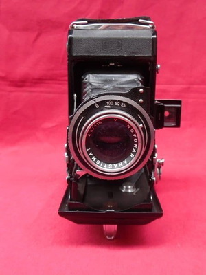 Zeiss Ikon bellows camera with Novonar Anamistigmat 4.5/110 lens