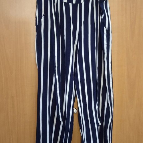 Short pants like new, dark blue, size medium