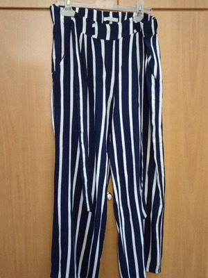 Short pants like new, dark blue, size medium