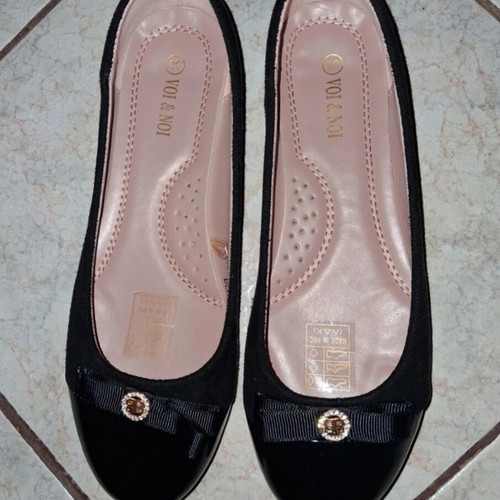 Voi & Noi black ballerinas new with bow, suede and patent detail