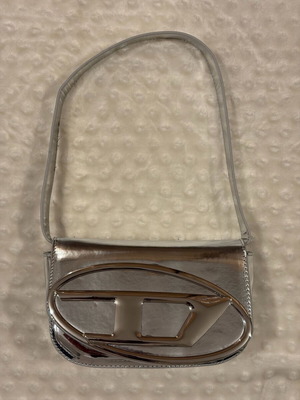 Diesel τσάντα ώμου σε άριστη κατάσταση, ασημί