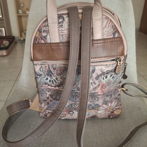 Anekke backpack with three compartments and back pocket