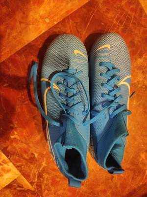 Nike football shoes new, size 36.5, blue and white, narrow fit