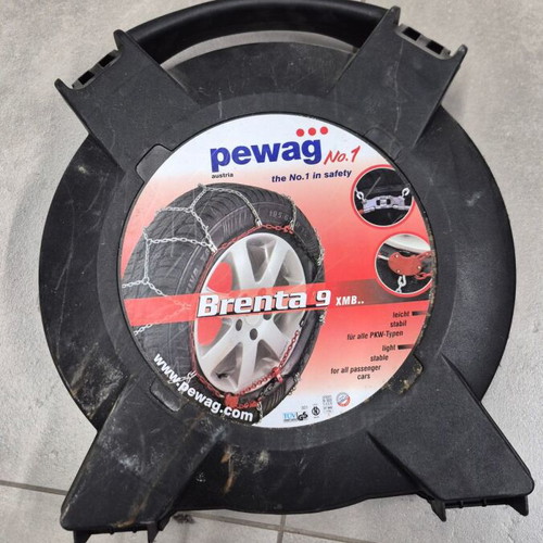 Snow chains for tires, various sizes
