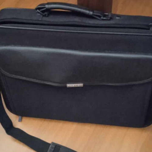 Τσάντα laptop μεταχειρισμένη, μαύρη σε άριστη κατάσταση