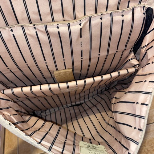 Backpack new, beige, large storage space, suitable for travel