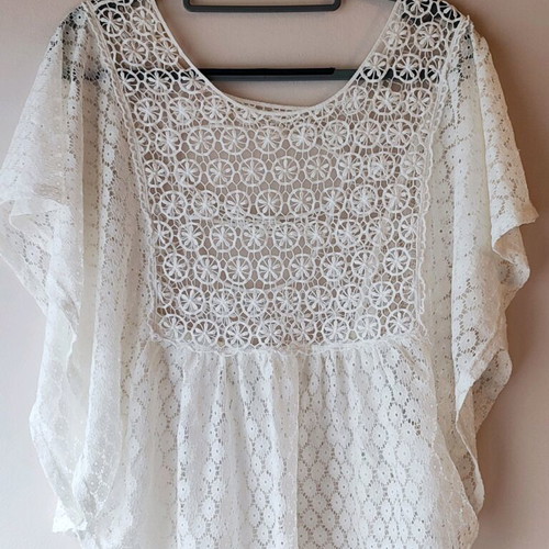 Lace tunic blouse like new, one size, sugar color