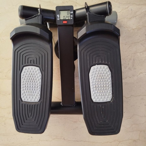 Mini Stepper with resistance bands and jump rope, like new