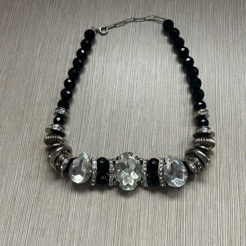 Women's necklace like new, black and silver
