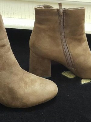 Women's ankle boots like new, low square heel, beige brown