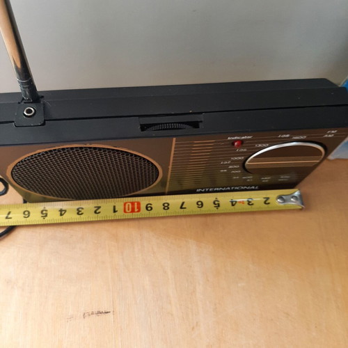 International Model 833 Vintage Portable Radio like new