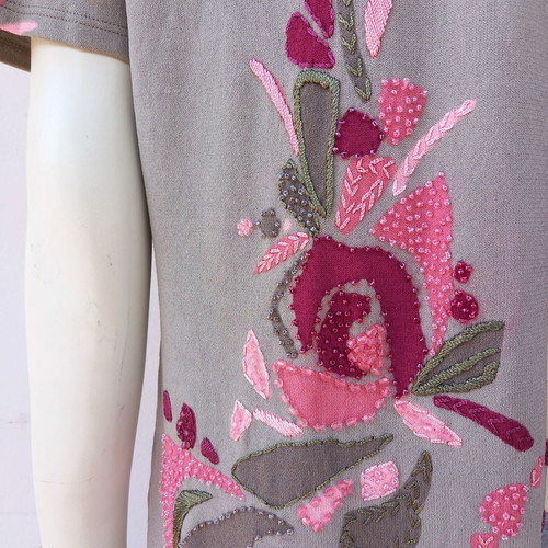 Embroidered viscose cardigan in excellent condition, size M