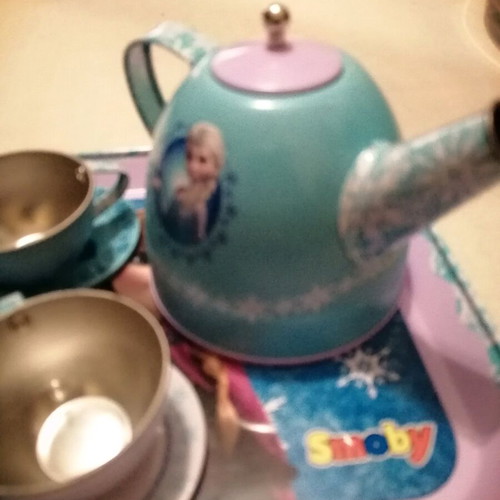 Frozen Disney playset with tray, teapot and cups like new