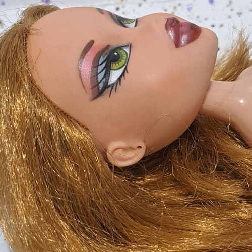 Bratz Wildlife Safari Meygan doll used, damaged