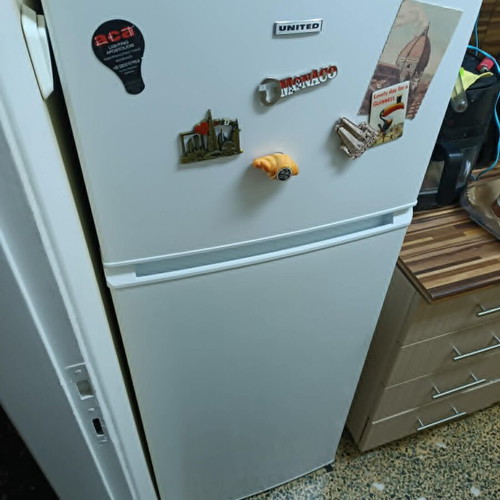 United refrigerator like new, 5 years old