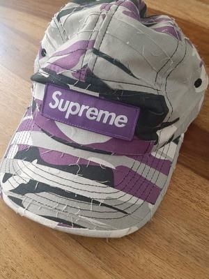 Supreme Layered Camo Cap σαν καινούργιο, μαύρο και μωβ