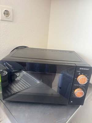 Microwave like new, one month old