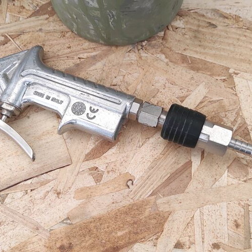 Airbrush set like new, with one unused gun