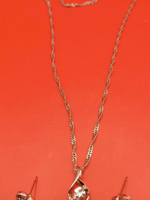 Necklace and earrings set new