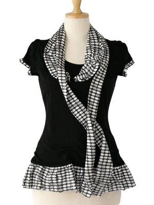 Black short-sleeve top with polka dot details Morgan used