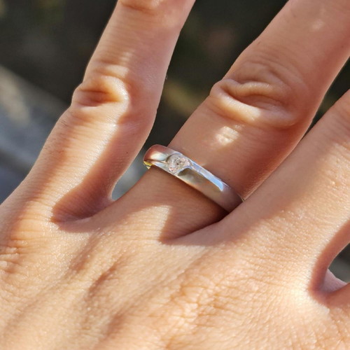 Delicate silver ring with zirconium new