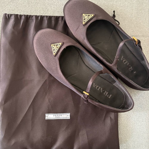 Prada satin ballerinas like new, black
