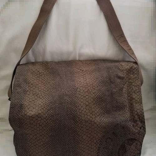 Kipling unisex shoulder bag like new with snake print 35x40