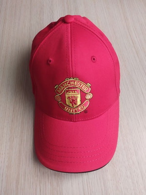 Шапка Manchester United нова, червена, 58 см
