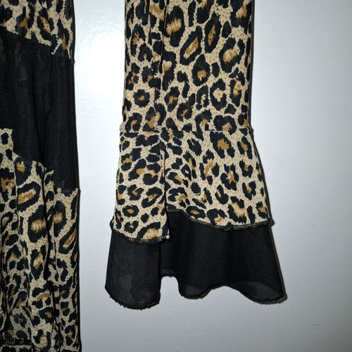 Blouse like new with leopard print, size M