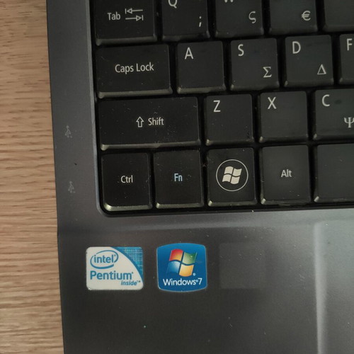 Acer laptop used with broken screen for spare parts