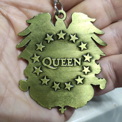 Retro Queen keychain like new, gold color