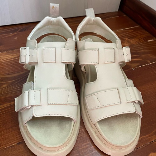 Dr. Martens Kamilah off-white sandals like new, size 39