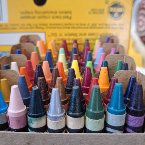 Crayola Complete Crayon Collector Tin 1991 like new with sharpener