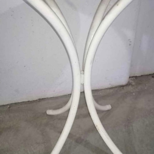 Balcony table used with metal legs, stable and durable