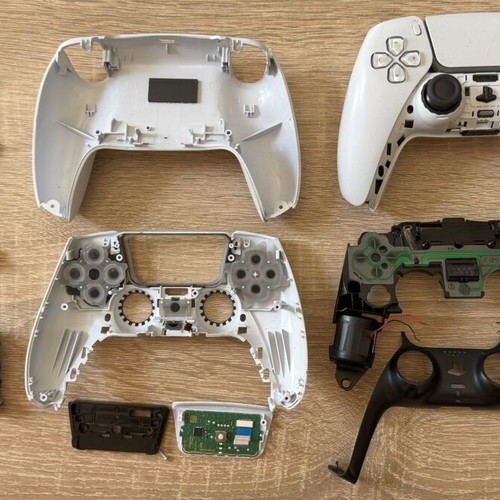 Dualsense controllers used for spare parts, pack of two, PlayStation 5