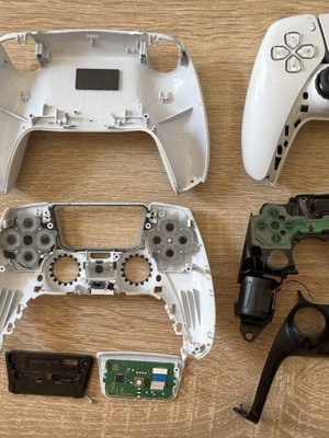 Dualsense controllers used for spare parts, pack of two, PlayStation 5