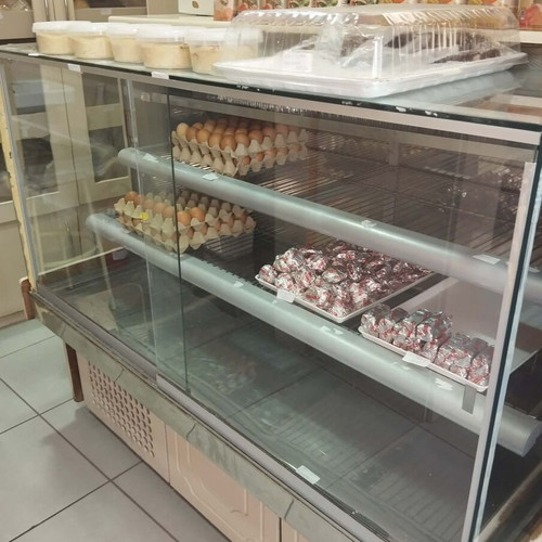 Professional refrigerated display case
