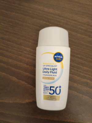 Αντηλιακό προσώπου Nivea Sun Breathable UV Specialist Ultra Light Daily Fluid SPF 50+ σαν καινούργιο, μεσαία απόχρωση