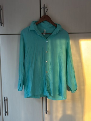 Women's shirt New collection size M turquoise like new