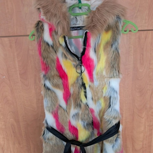 Benissimo fur vest with hood like new, size S
