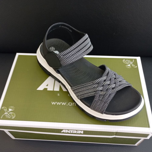 Antrin platform sandals new, low platform and soft sole, black