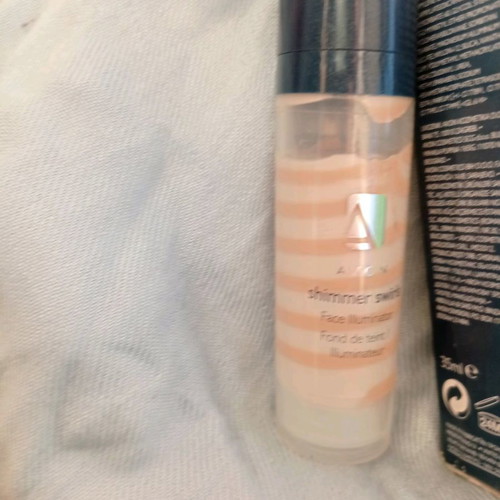 Fond de teint face illuminator shimmer swirls Avon like new old unused