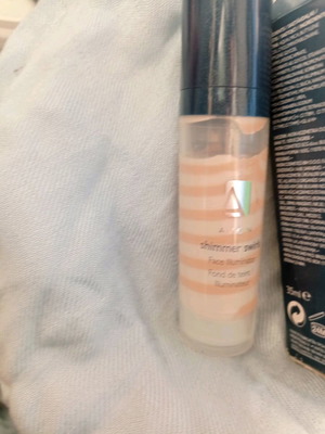 Fond de teint face illuminator shimmer swirls Avon like new old unused