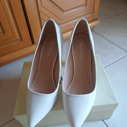 Pumps like new, white with croco pattern, size 38, heel 9.5cm