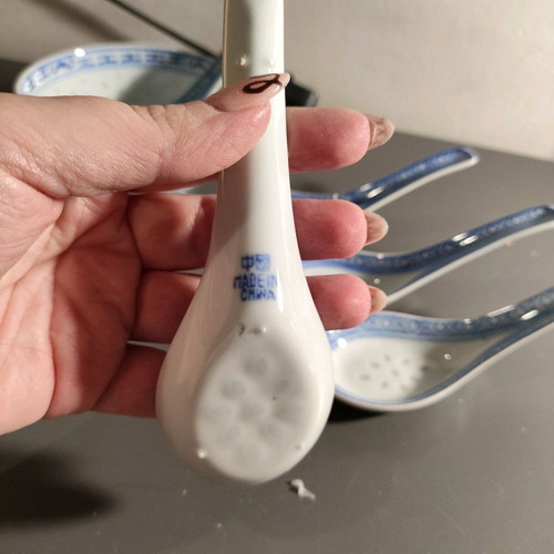 Set of 2 porcelain bowls and 6 Chinese spoons new