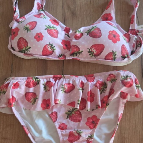 Bikini set with ruffles new with strawberries