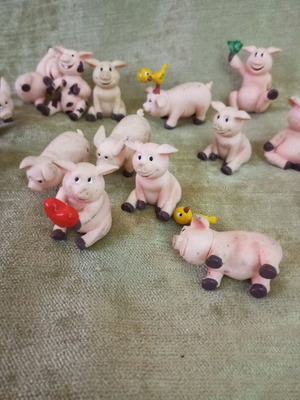 Kinder figures used, pack